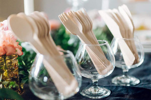 What Does YADA's Wooden Disposable Cutlery Include?