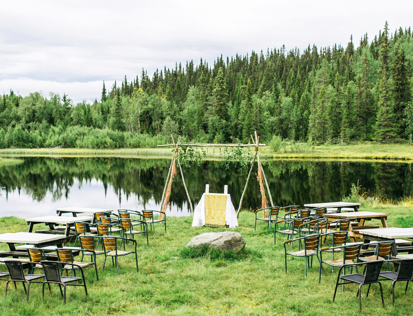 The application of disposable wooden and bamboo tableware in the events and activities has extensive potential and advantages