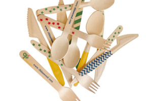 定制一次性木制餐具套装：使用 亚大鑫源 个性化您的环保用餐体验