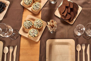 O que acontece com seus talheres descartáveis de madeira depois da festa? A verdade chocante!