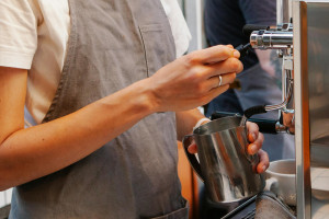 在您的业务中使用环保型一次性木制咖啡搅拌棒的惊人好处