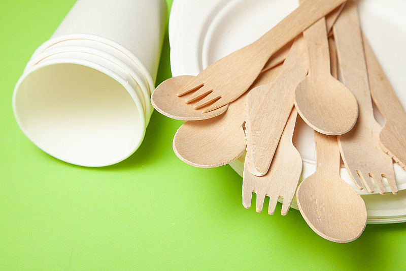 Disposable wooden cutlery