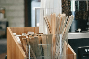 从树木到餐桌:环保木制咖啡搅拌棒的旅程