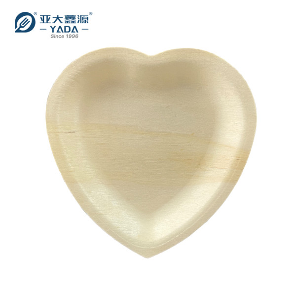 Platos de madera desechables en forma de corazón al por mayor | Bandeja de madera de abedul con forma de corazón para bodas