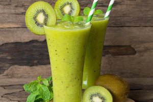 从易碎到耐用：一次性纸吸管评估与解决方案