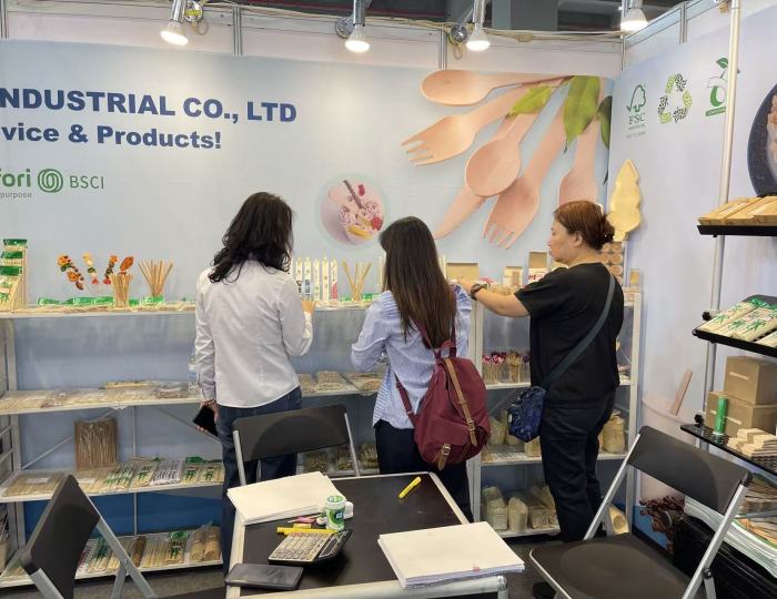 大连亚达实业有限公司在第138届广交会上大放异彩