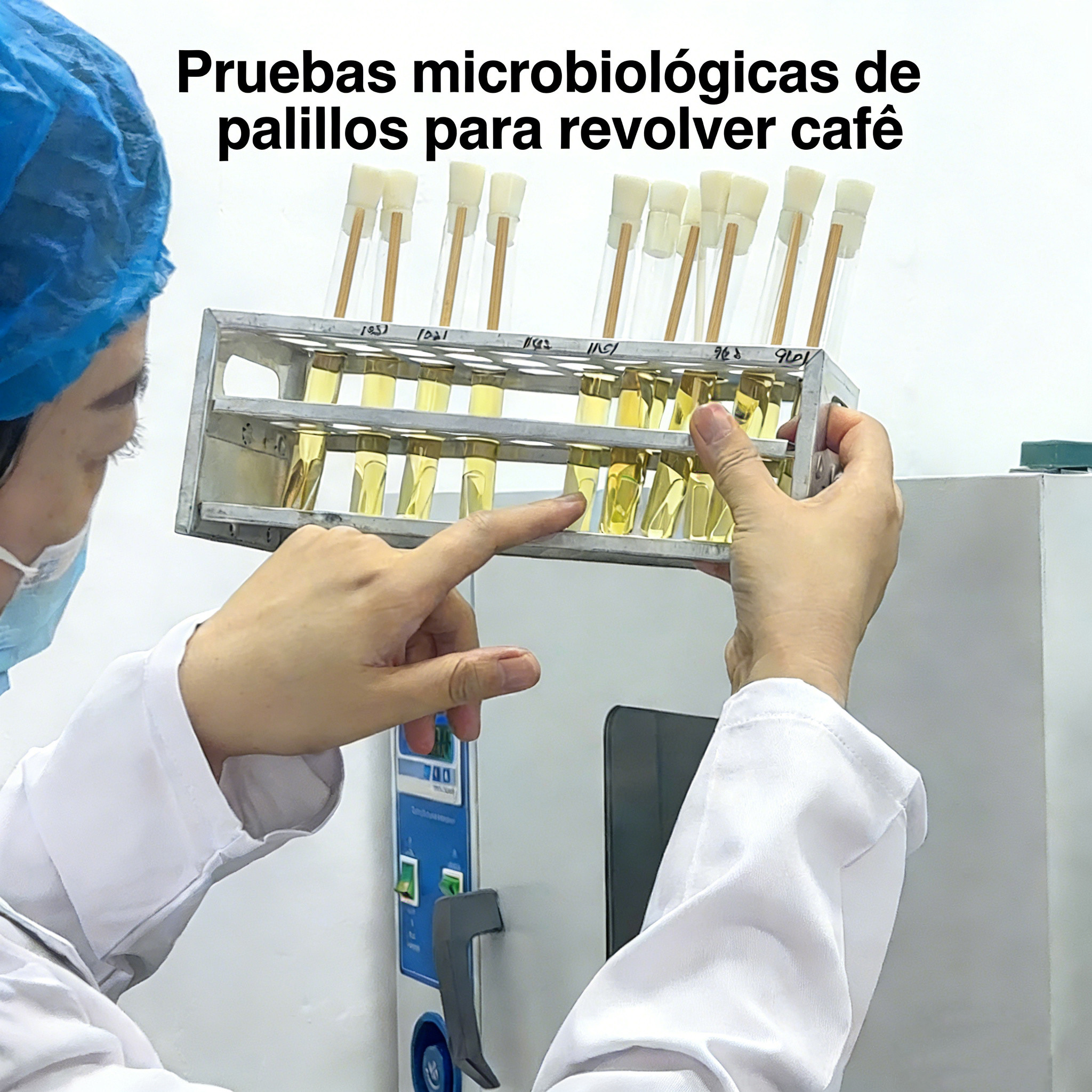 Pruebas microbiológicas de palillos para revolver café