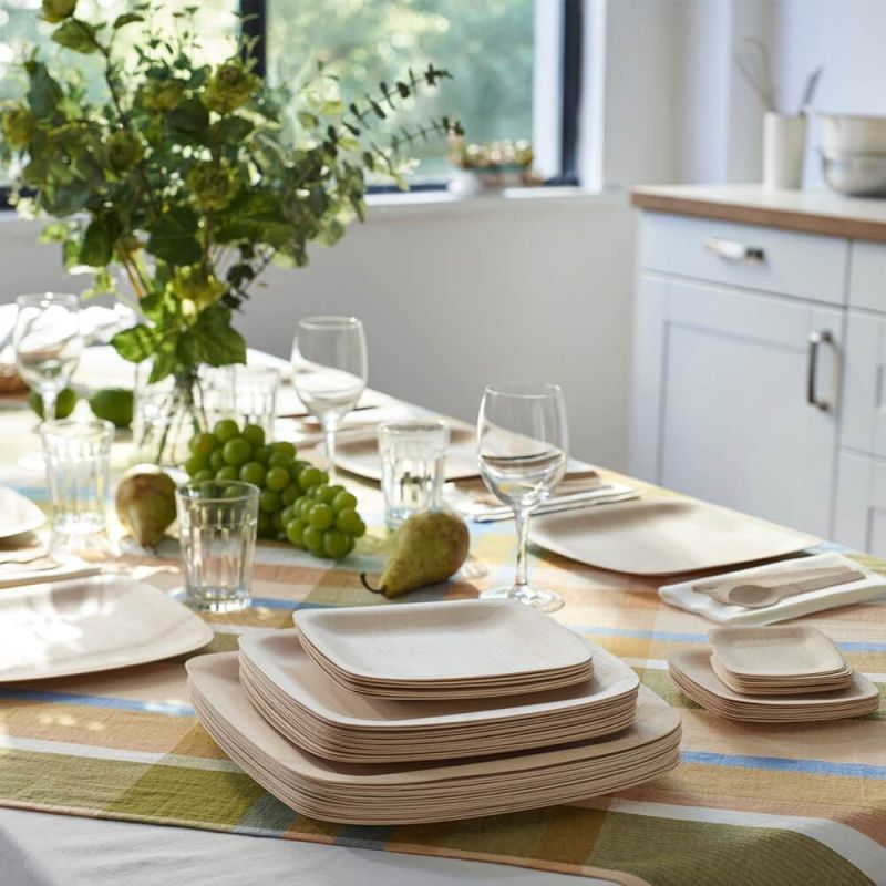 The use of bamboo trays at high-end gatherings