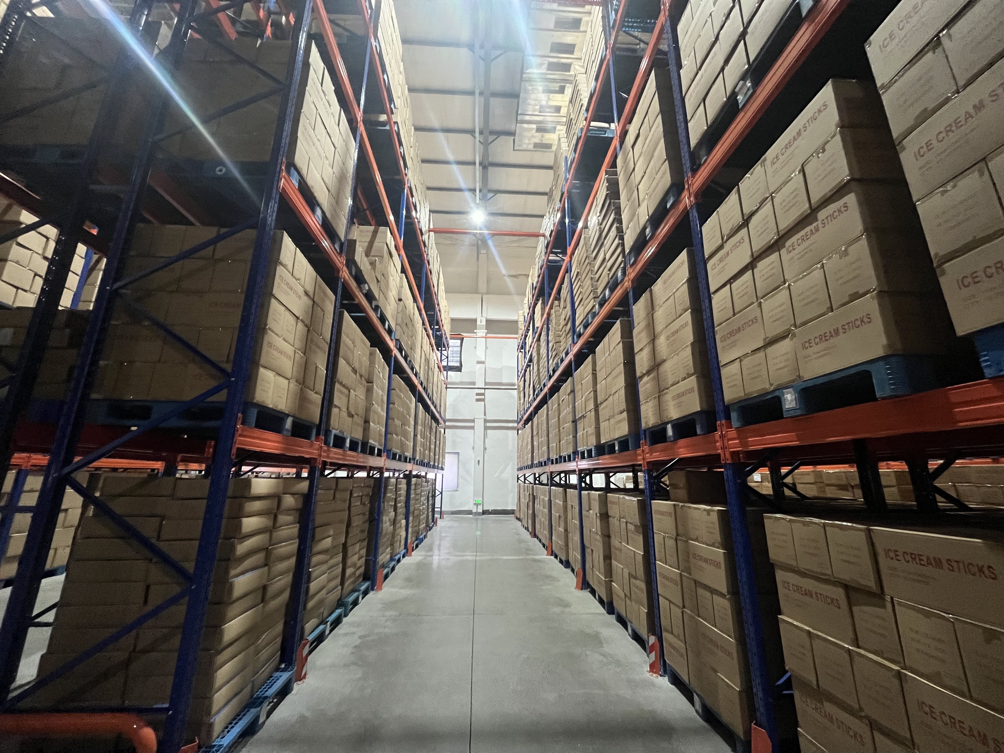 Photo slot: container loading and shipping, 800 x 800