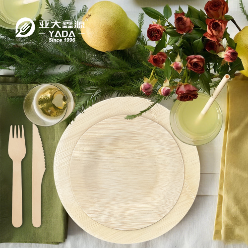Platos de bambú ecológicos desechables en varios tamaños