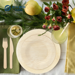 Disposable eco-friendly bamboo plates in various sizes