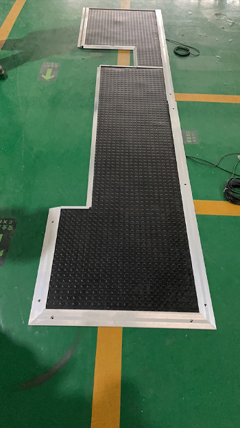 Safety mat in material handling systems