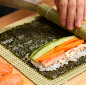 Eco-Friendly Bamboo Sushi Rolling Mat with 2 Pairs of Chopsticks Natural Bamboo 9.5