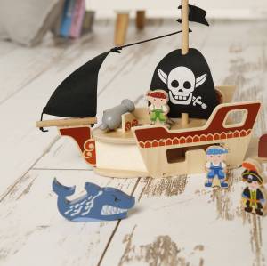Forestoy Wooden Mini Pirate Ship Playset Pirate Toys Playset with Pirate Boat and Shark Figurines