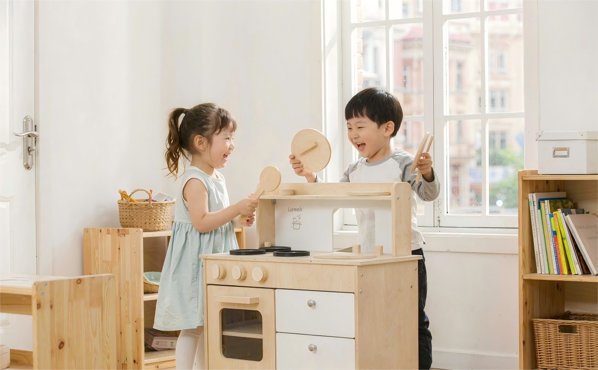 Kids role-playing a wooden market stand toy, handing over wooden bread and practicing communication