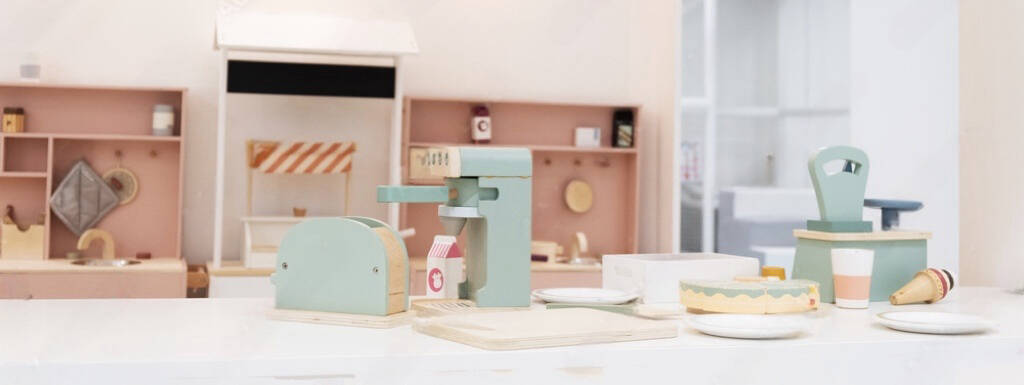 wooden pretend play toys manufacturers