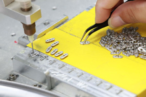 How to Achieve Precise Overmolding Thickness in FPC Applications