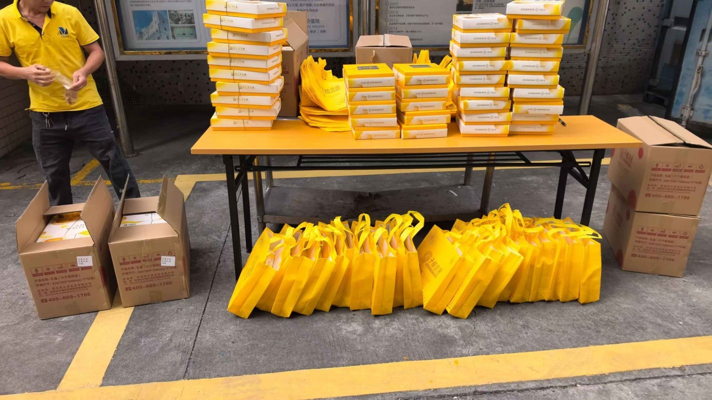 Employees receiving Mid-Autumn Festival gifts from LYA Silicone