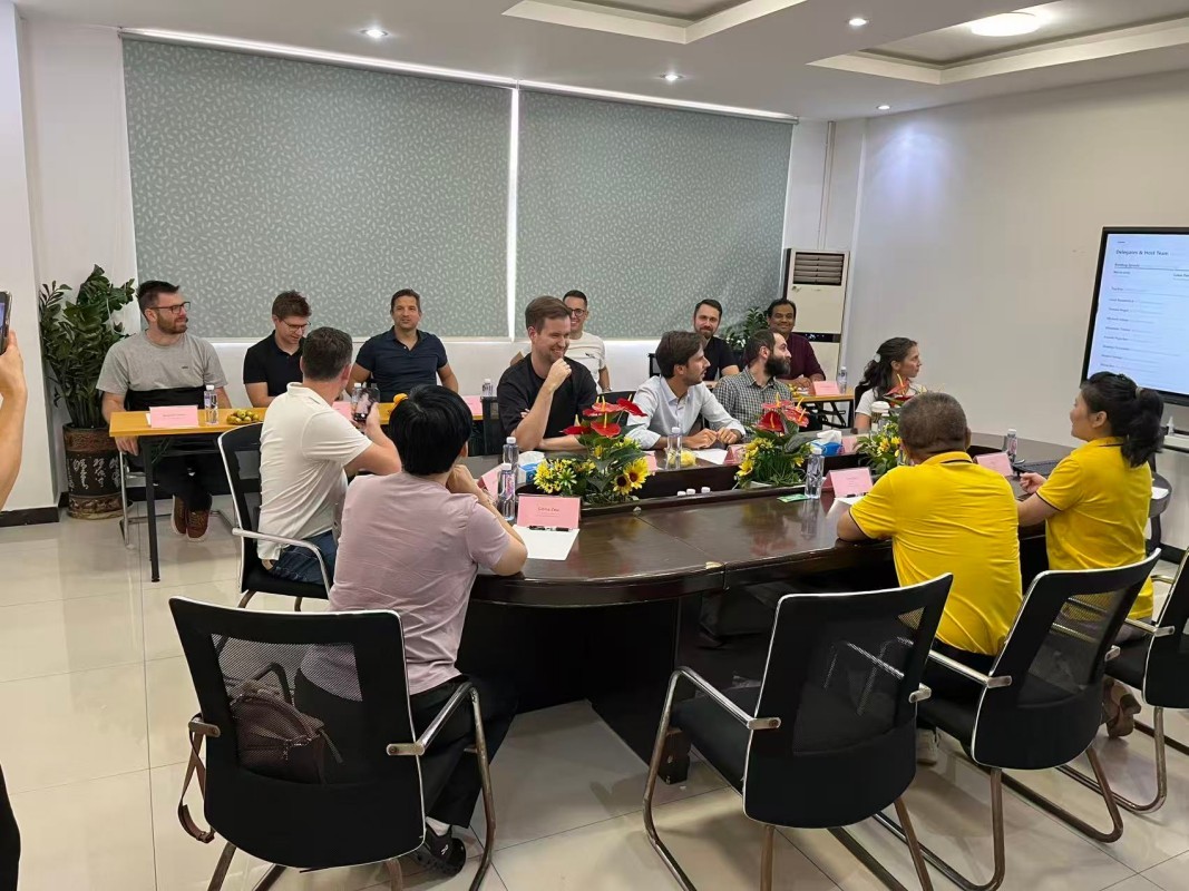 International customers meet with the SiliconePlus team during a factory visit in Shenzhen