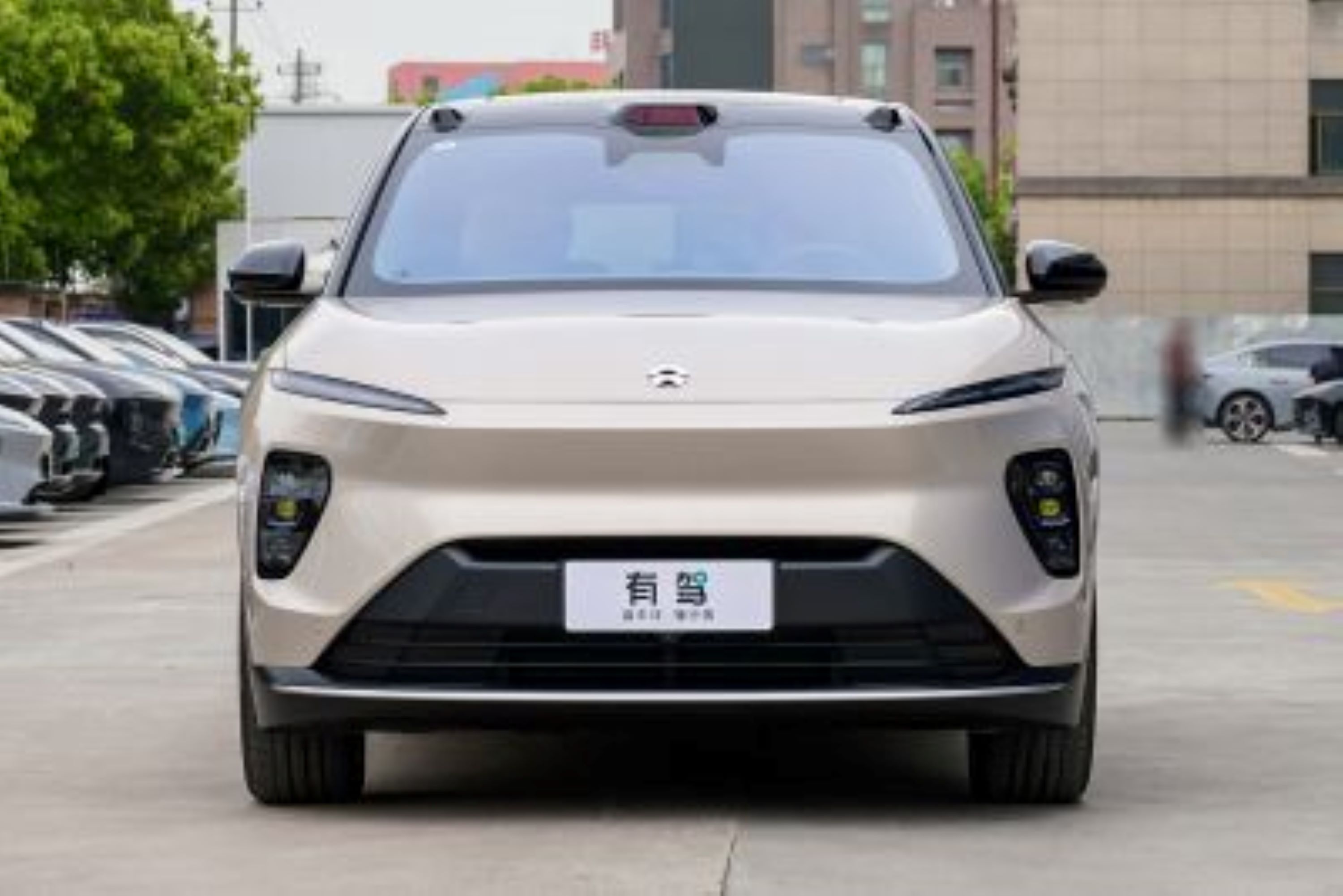 NIO ES8 2024 model 100kWh front