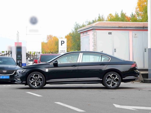 Volkswagen Magotan Fuel Powered Vehicle Mid- To High-End Sedan