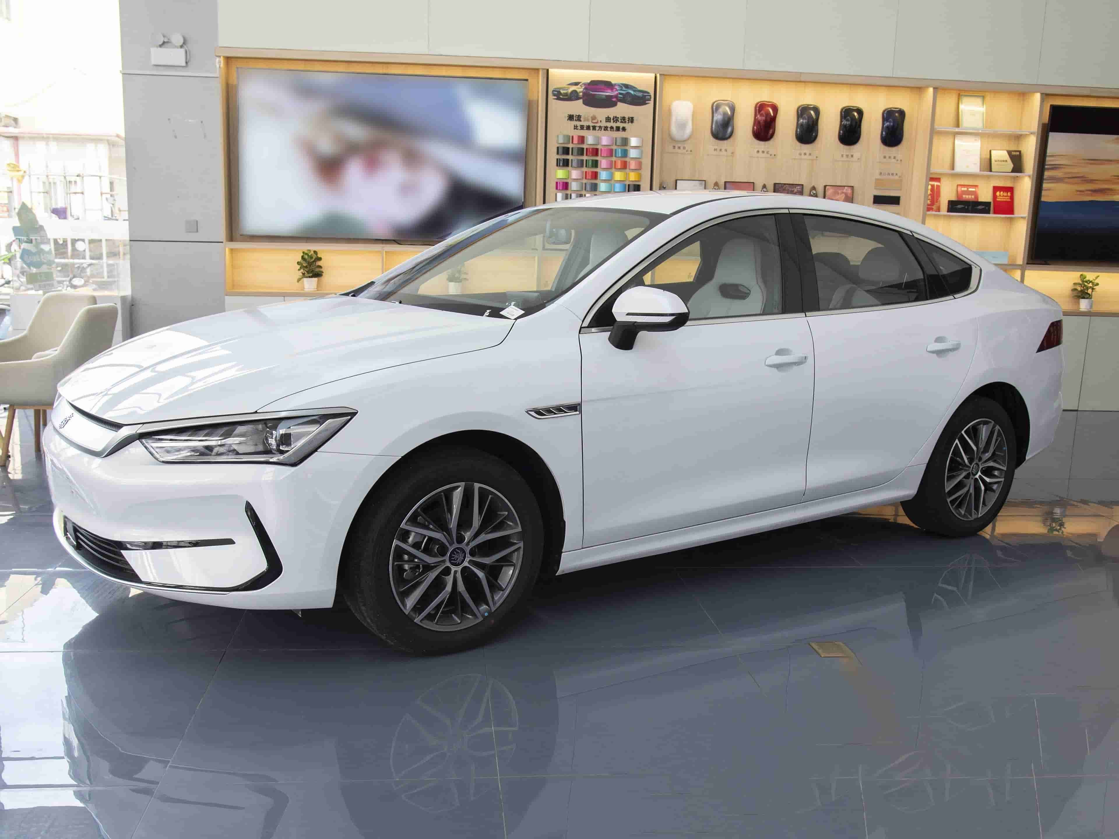 Qin PLUS 2024 Honor Edition EV 510KM leading model side 1