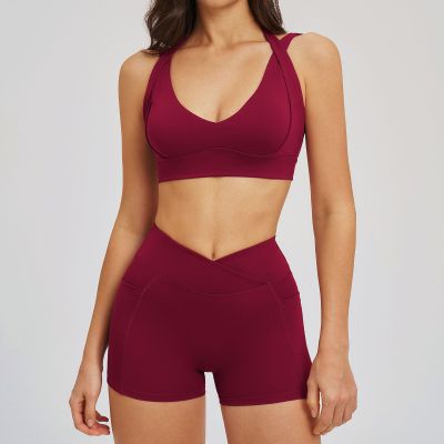 Custom Yoga Sets|Wholesale Versatile, form-fitting yoga set for outdoor wear