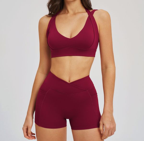 Custom Yoga Sets|Wholesale Versatile, form-fitting yoga set for outdoor wear