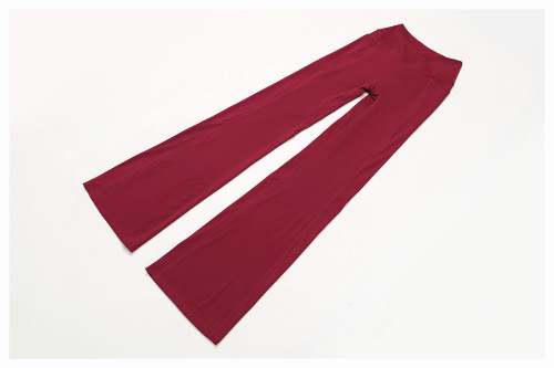 Custom Yoga Sets|Wholesale Fitted yoga set with a flattering back design and slight flare for yoga