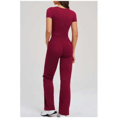 Custom Yoga Sets|Wholesale Stylish, form-fitting yoga set for outdoor running and exercise