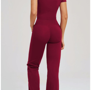 Custom Yoga Sets|Wholesale Stylish, form-fitting yoga set for outdoor running and exercise