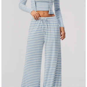 Custom Yoga Sets|Supplier of Striped Yoga Outfit Set –Comfortable Breathable Activewear for Fitness