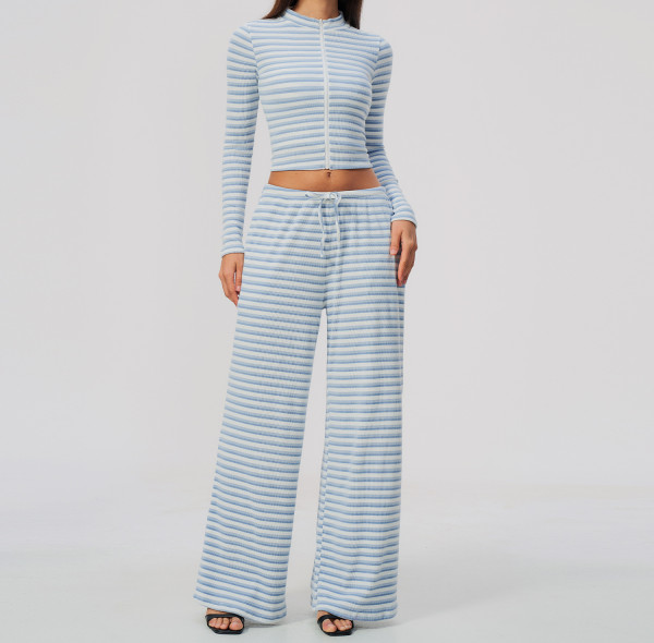 Custom Yoga Sets|Supplier of Yoga set zip-up mock neck  breathable fabric and wide-leg bottoms