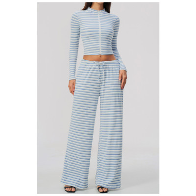 Custom Yoga Sets|Supplier of Yoga set zip-up mock neck  breathable fabric and wide-leg bottoms