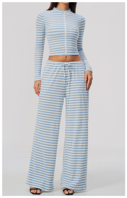 Custom Yoga Sets|Supplier of Yoga set zip-up mock neck  breathable fabric and wide-leg bottoms