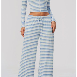Custom Yoga Sets|Supplier of Yoga set zip-up mock neck breathable fabric and wide-leg bottoms