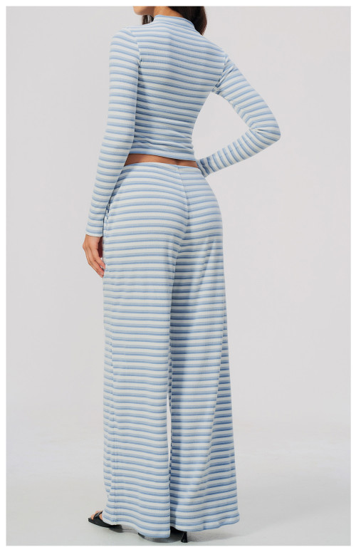Custom Yoga Sets|Supplier of Yoga set zip-up mock neck  breathable fabric and wide-leg bottoms