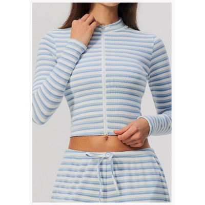 Custom Yoga Jackets | Wholesale New slim-fit striped fitness jacket with a stand-up collar.