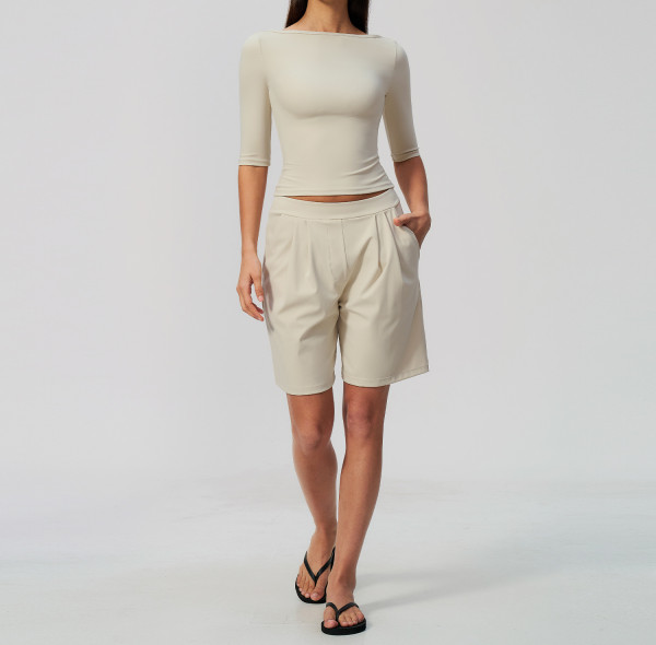 Custom Yoga Sets|Supplier of Two-piece yoga set featuring a half-sleeve top and butt-lifting short