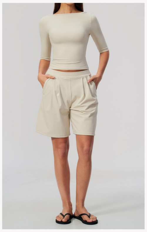 Custom Yoga Sets|Supplier of  Two-piece yoga set featuring a half-sleeve top and butt-lifting short