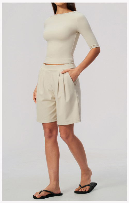 Custom Yoga Sets|Supplier of  Two-piece yoga set featuring a half-sleeve top and butt-lifting short