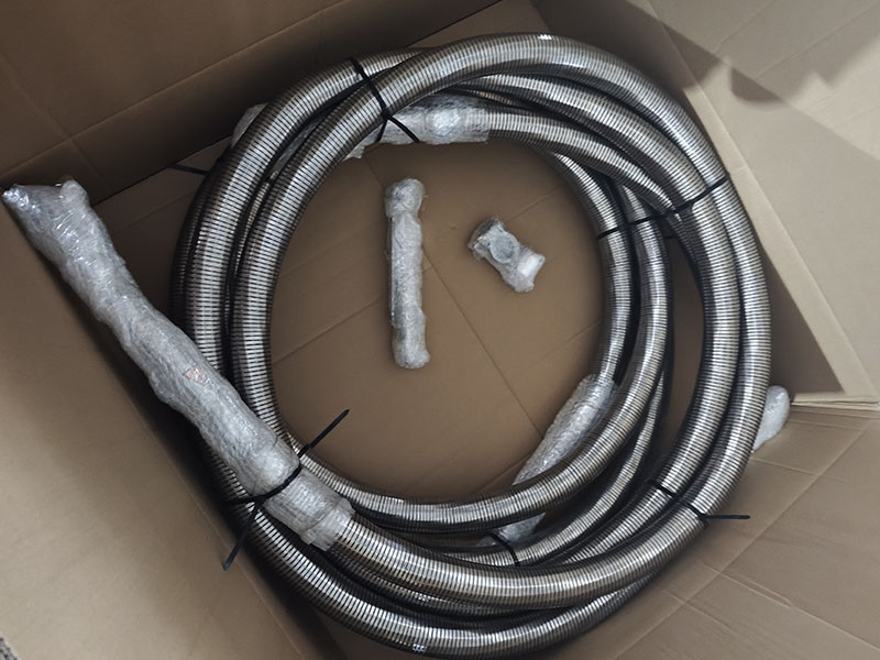Cryogenic transfer hose package