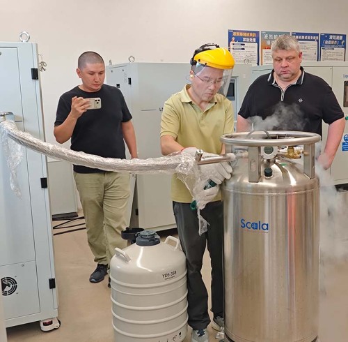 Deux générateurs LNS50W LN2 réussissent les tests d'acceptation en usine par un client international
