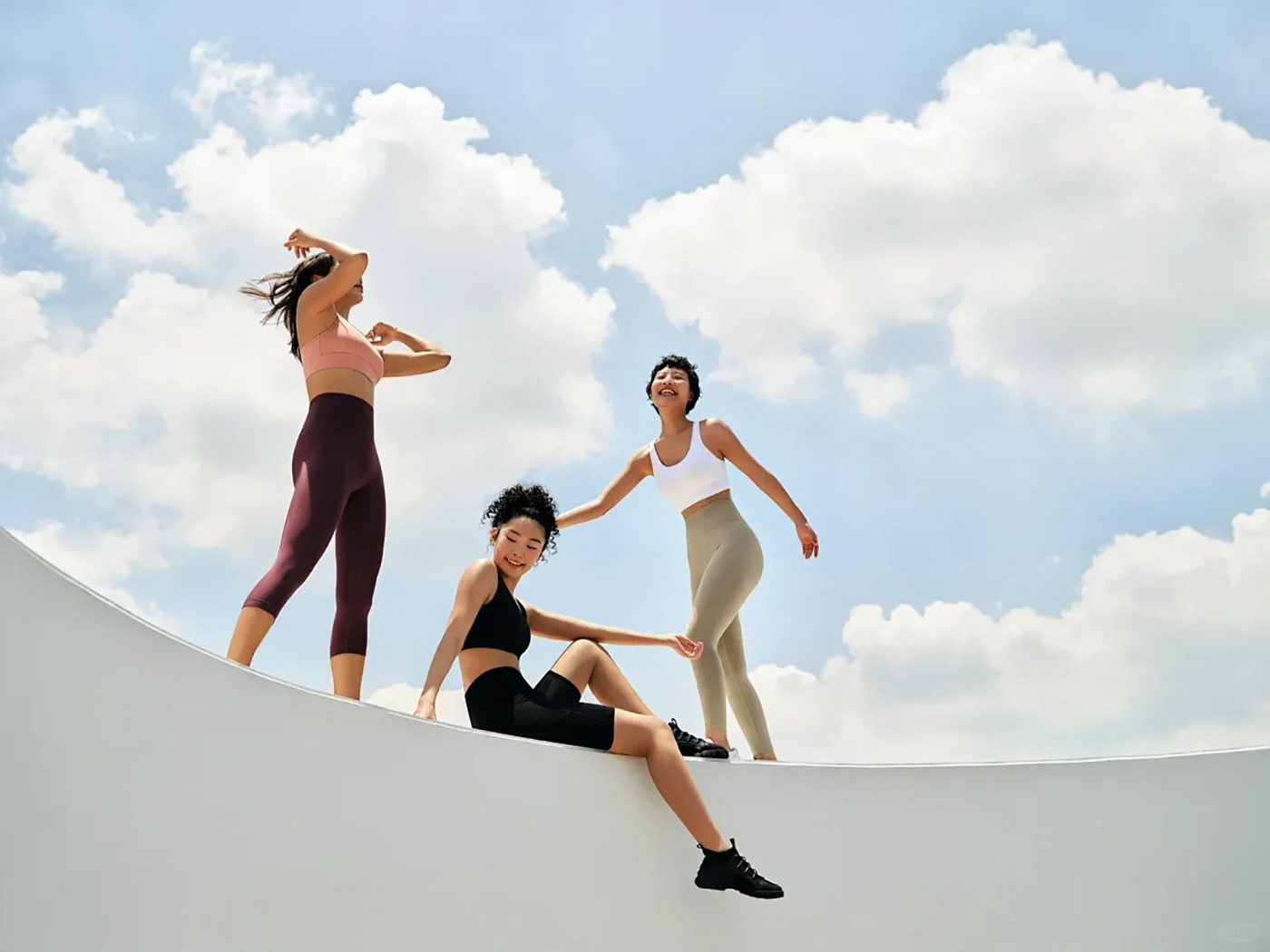 Cómo elegir la tela para ropa de yoga y deportiva: una guía completa para marcas (actualizada en 2026)
