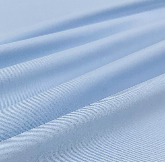 Tejido refrescante con protección solar UPF 1000+ (75 % nailon, 25 % elastano) para prendas de exterior.