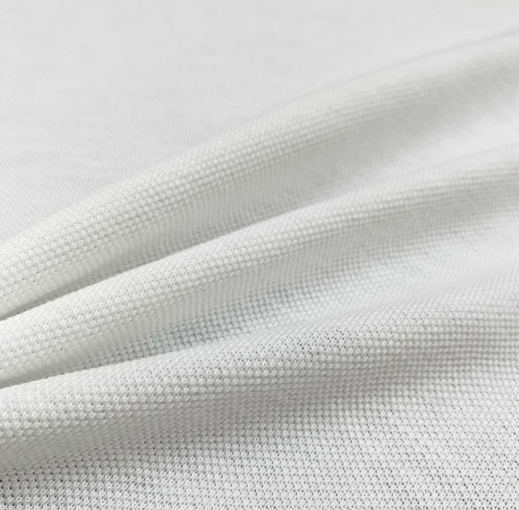 Tejido piqué transpirable de malla, 65 % poliéster y 35 % algodón, para polos y camisetas.