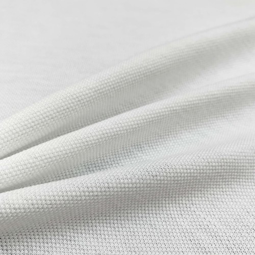 Tissu piqué respirant en maille, 65 % polyester et 35 % coton, idéal pour polos et t-shirts.