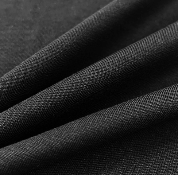 47% Lyocell, 46% Algodón, 7% Spandex. Tejido suave y elástico para camisetas y pijamas.