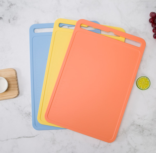 Kitchen Double-Sided Plastic Cutting Board | 10" X 15"with Garlic Grater, Built-in Splash Resistant Grooves, Non-Slip Design, Scale