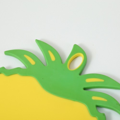 Wholesale Kitchen Pineapple Plastic Cutting Board With Handle With Anti-Slip Foot Pad And Double-Sided Design